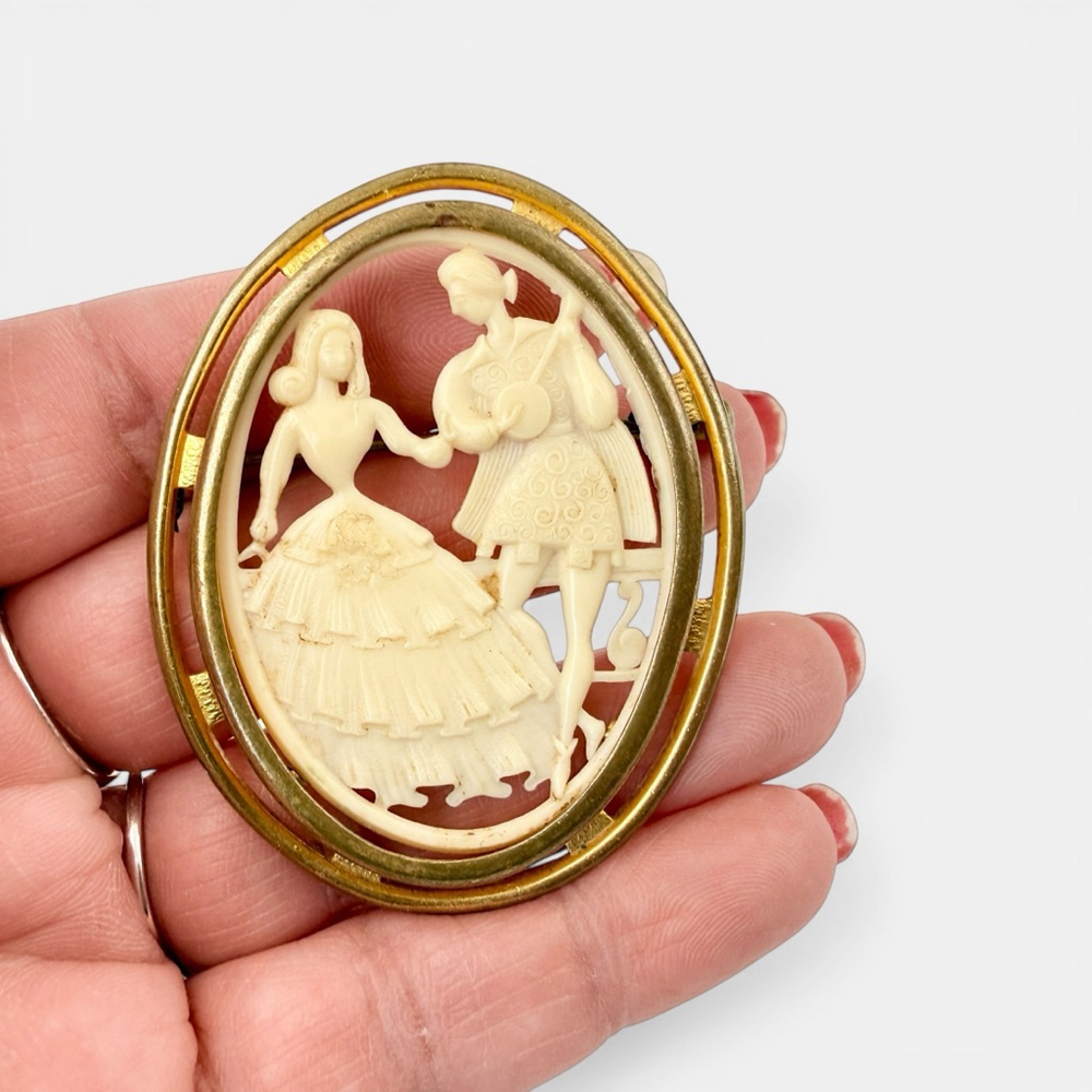 Vintage French Déposé Celluloid Brooch Romantic Couple Scene Trombone Clasp c.19 - Picture 3 of 8